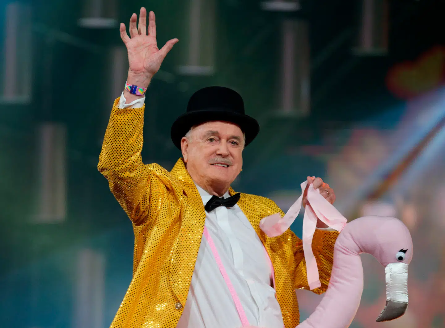 John Cleese er ikke ligefrem tilfreds med sin nye kollega.