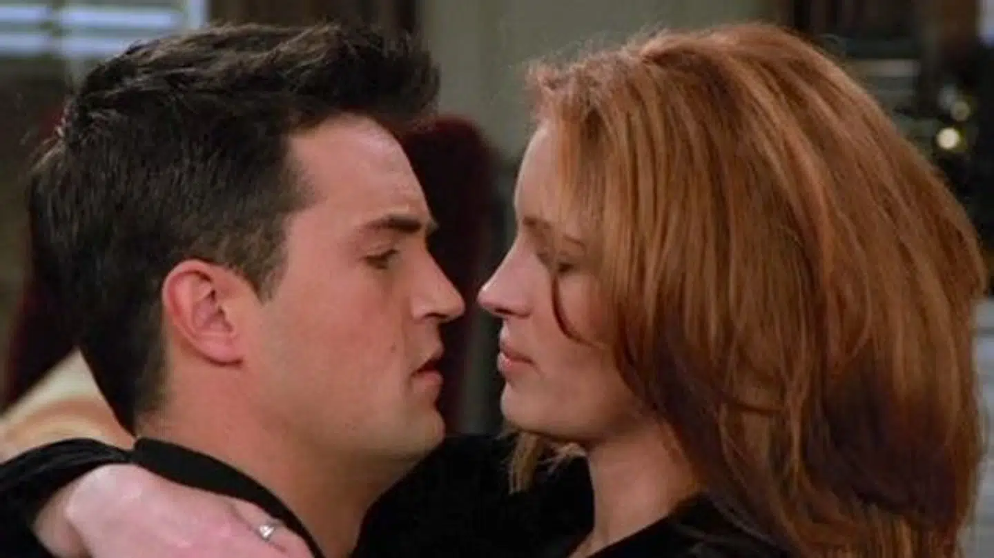 Matthew Perry og Julia Roberts sammen i 'Friends'.