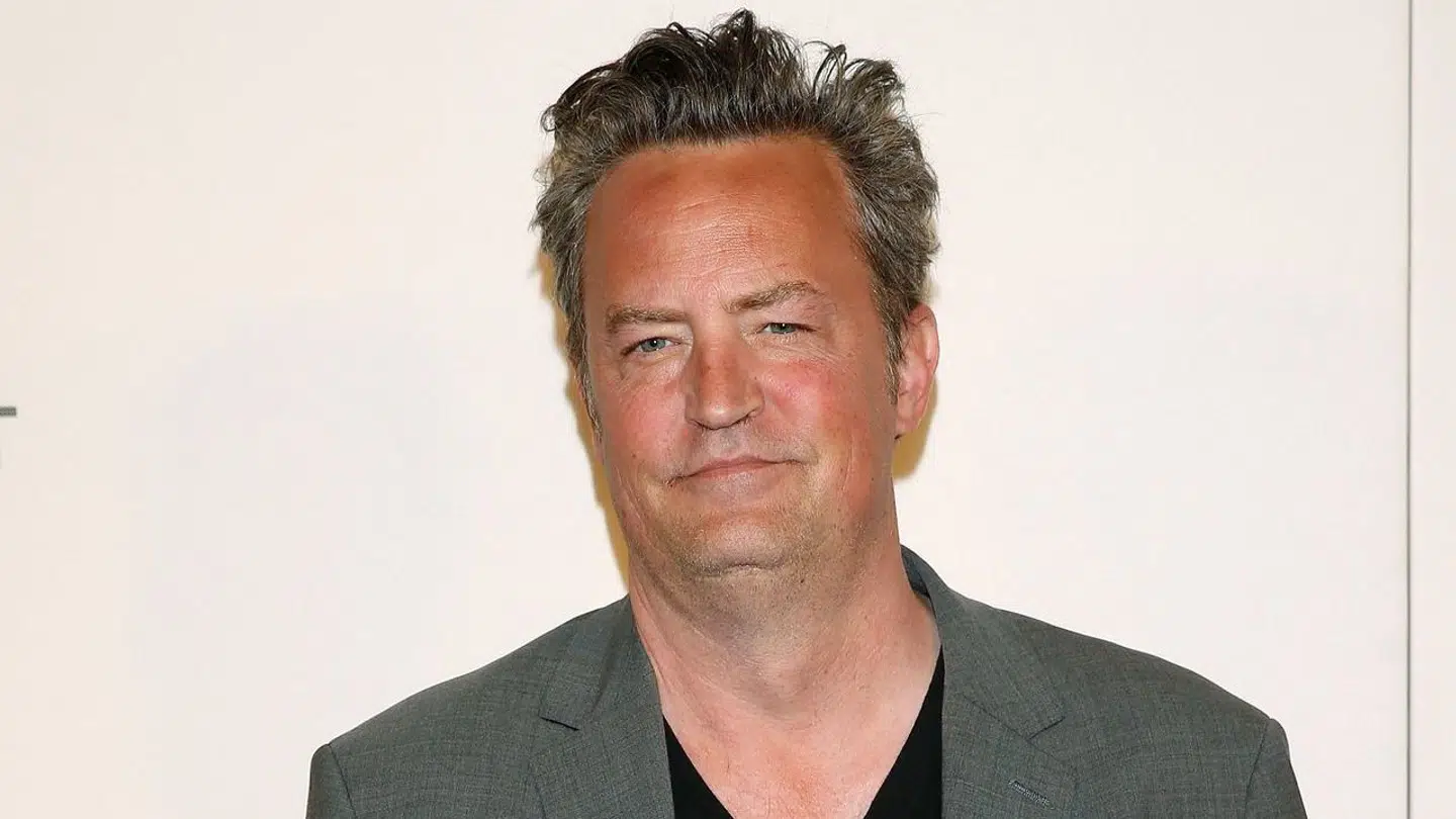 'Friends'-skuespilleren Matthew Perry blev fundet død i sit hjem lørdag eftermiddag. Hans dødsårsag er endnu ikke fastslået.