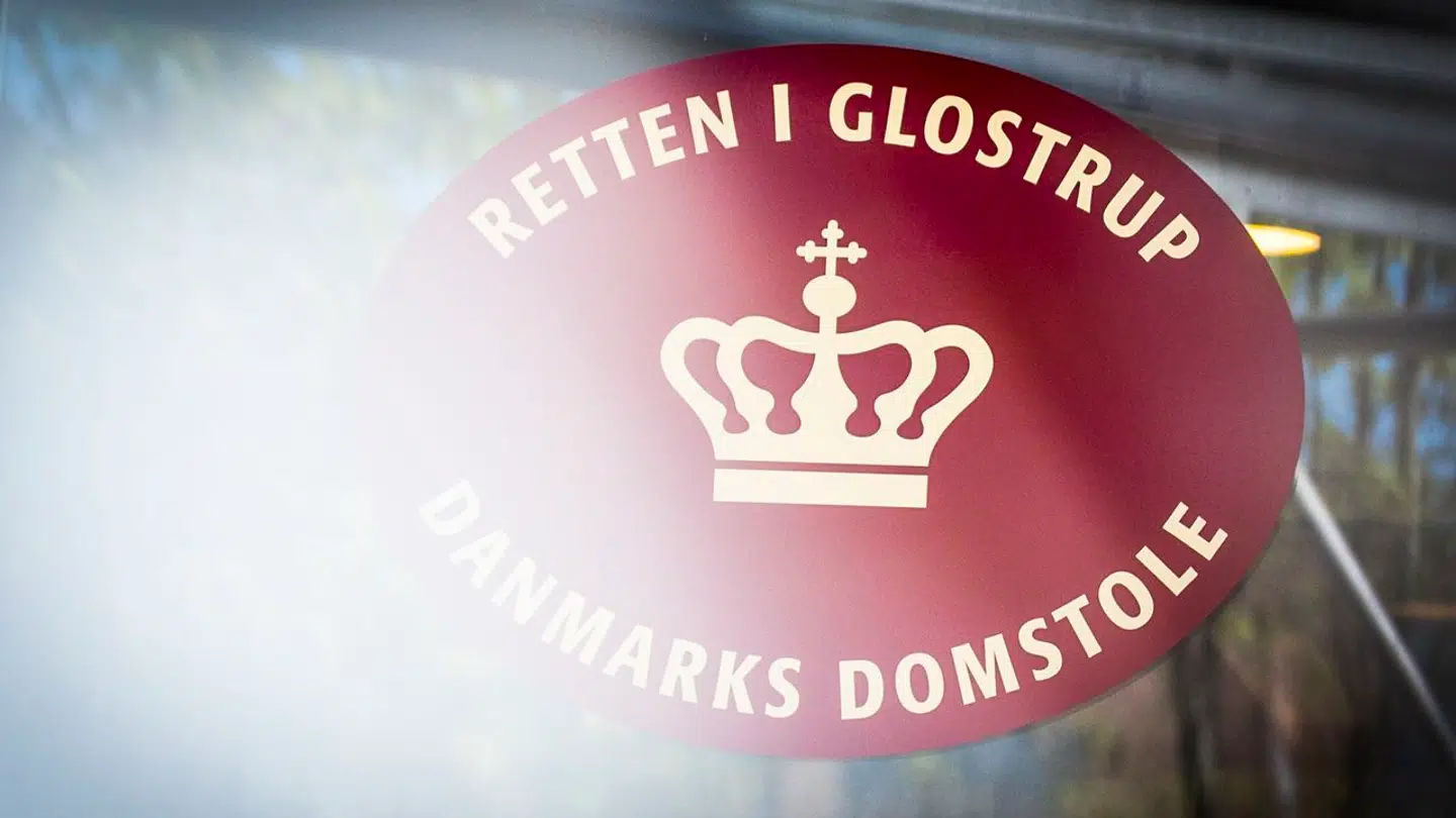 Hvordan han forholder sig til anklagerne, er uvist. Hans forsvarer er nemlig ikke vendt tilbage på B.T.s henvendelse.