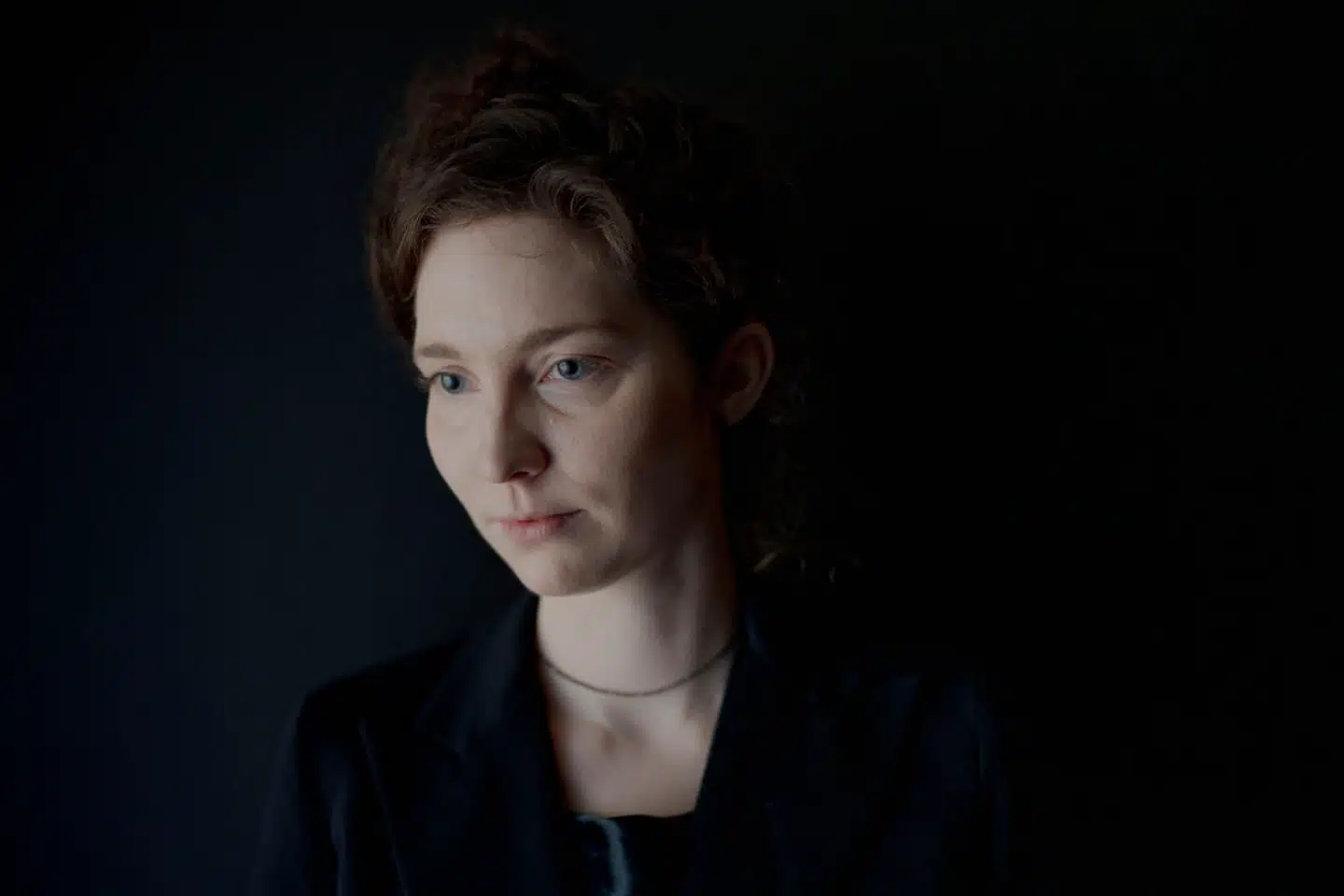 »Jeg kan slet ikke forestille mig at høre min yndlingsmusik i dag, når jeg ved, at den er blevet spillet, mens folk er blevet kidnappet, dræbt og voldtaget,« siger Yamit Rosenbach, der arbejder som filmklipper og producer.