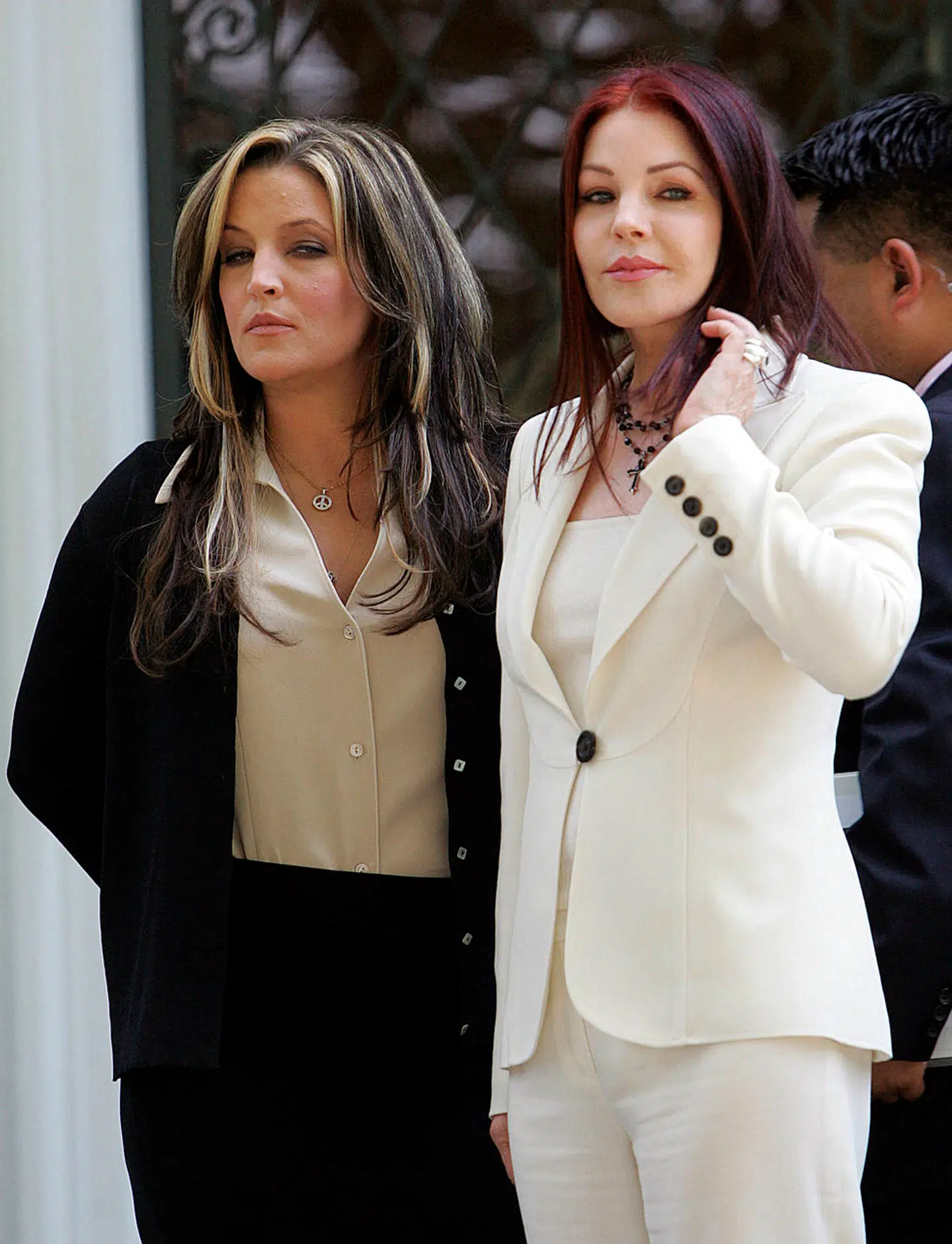 Lisa Marie Presley (til venstre) med sin mor, Priscilla Presley (til højre). Lisa Marie Presley døde 54 år gammel.
