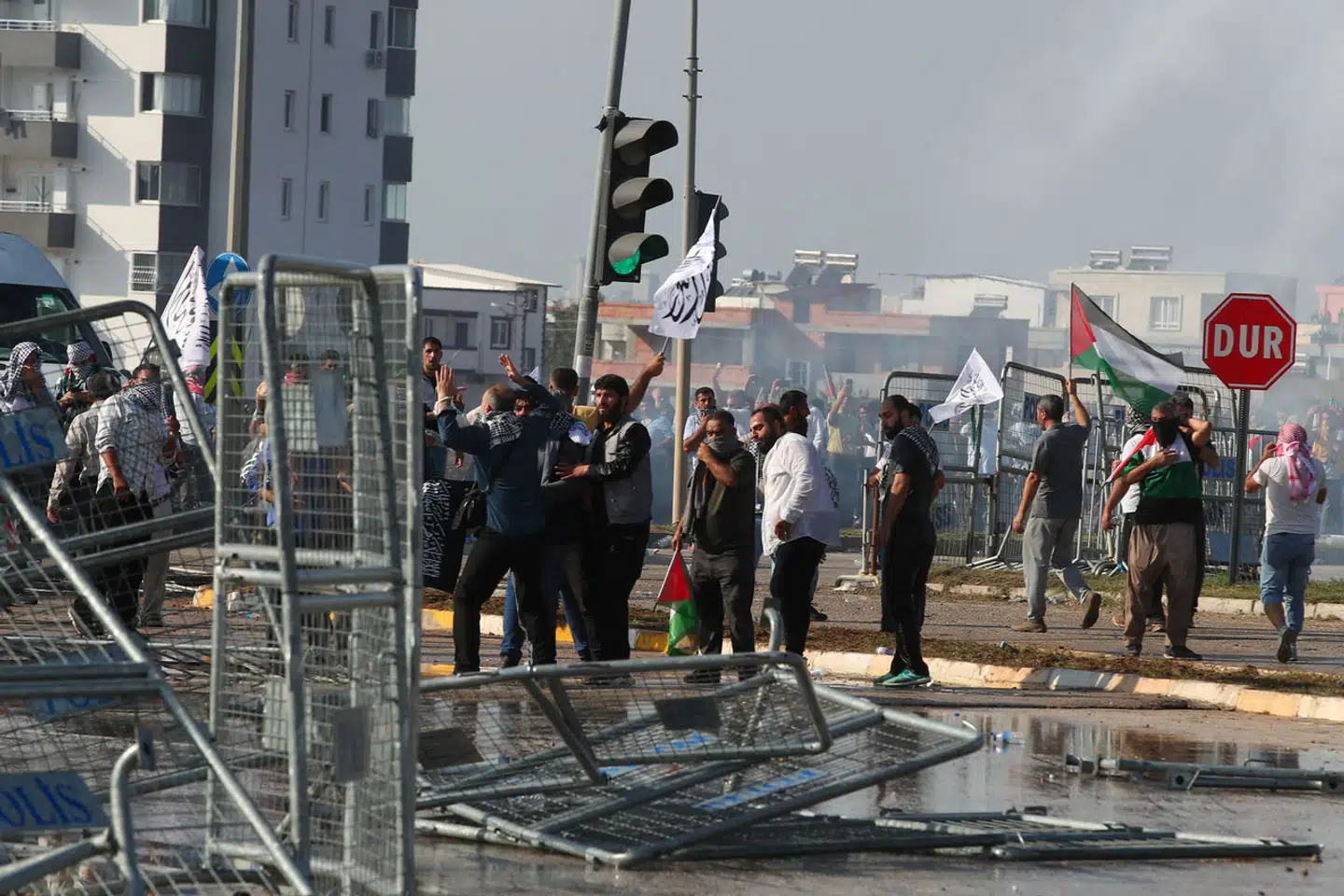 Flere hegn er blevet væltet under stormløbet på flyvestationen.