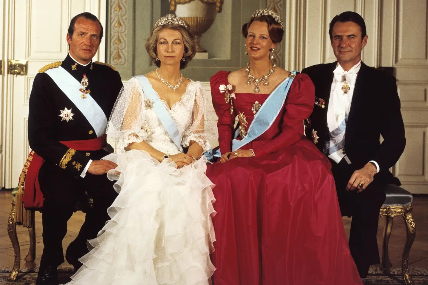 Kong Juan Carlos og dronning Sofia var på statsbesøg i Danmark i 1980, hvor dette billede er taget. Denne gang er det kong Felipe og dronning Letizia, der er gæster hos dronningen.