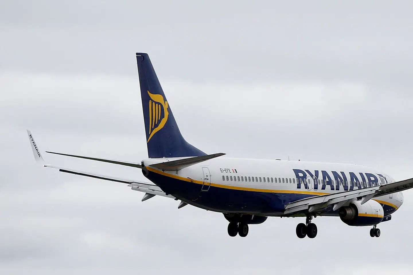Ryanair har besluttet sig for at belønne aktionærerne efter et stærkt første halvår i det skæve regnskabsår 2023/24. (Arkivfoto).
