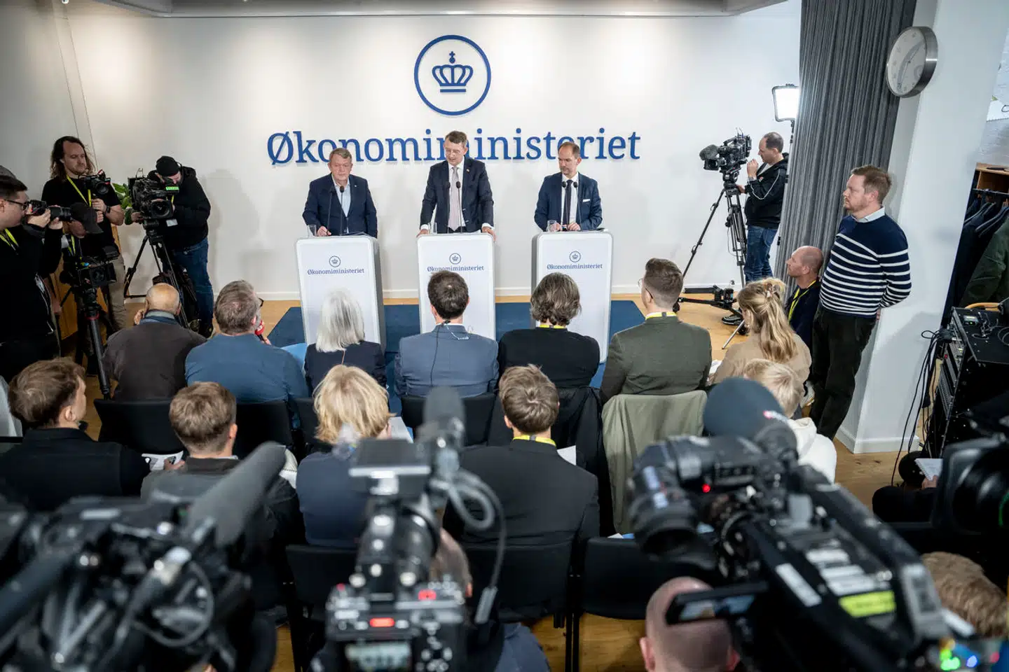 Økonomiminister Troels Lund Poulsen (V), skatteminister Jeppe Bruus (S) og udenrigsminister Lars Løkke Rasmussen (M) præsenterede regeringens skatteudspil i Økonomiministeriet mandag eftermiddag. Lund Poulsen forsikrede, at Venstre-vælgere kunne være tilfredse med dagens udspil.