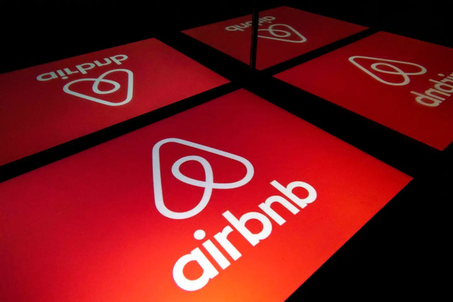 Airbnb er en international onlineplatform, der formidler privatboliger til kortvarige udlejninger.