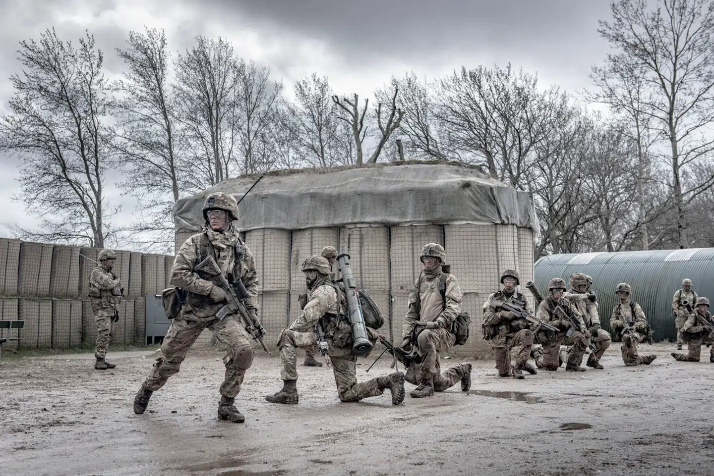 Det danske forsvar er udfordret både mandskabsmæssigt og materielt. Det kan nye alliancer råde bod på, mener Michael Zilmer-Johns, Sven Blomberg og Joachim Sperling.
