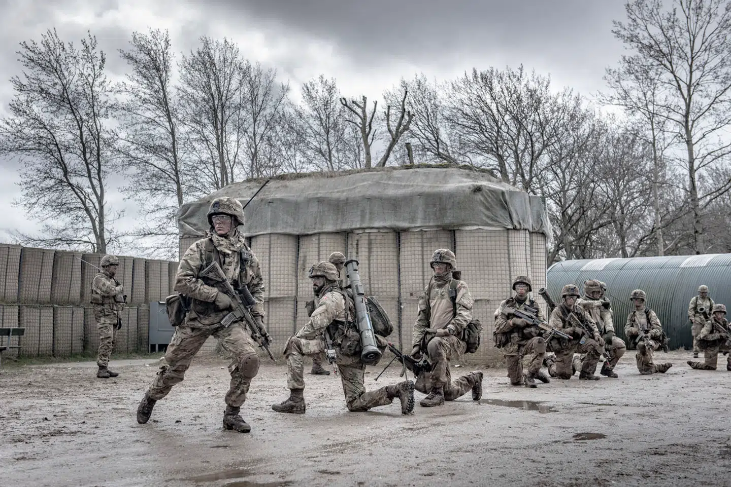 Det danske forsvar er udfordret både mandskabsmæssigt og materielt. Det kan nye alliancer råde bod på, mener Michael Zilmer-Johns, Sven Blomberg og Joachim Sperling.