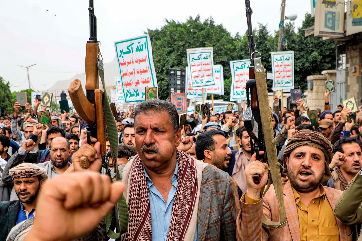 Karsten Therkildsen forstår ikke, hvorfor man ikke kan nøjes med den eksisterende lovgivning, hvis man vil forhindre afbrænding af Koranen, men at regeringen nu vil begrænse borgernes ytringsfrihed med den såkaldte koranlov. Her demonstreres mod koranafbrænding i Yemen, 24. juli 2023.