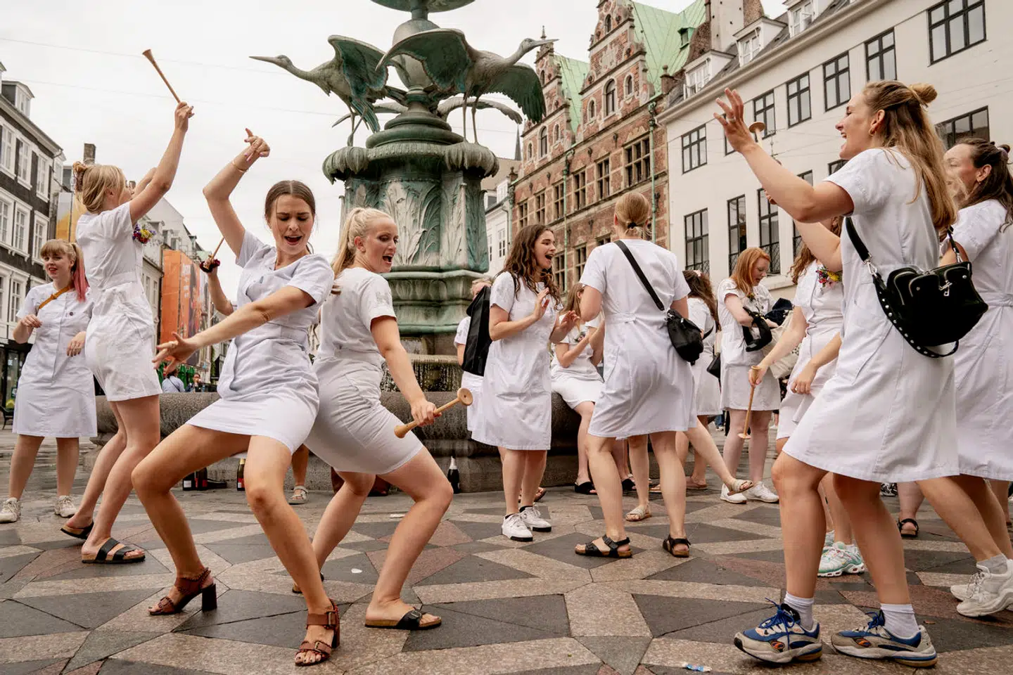 Mange unge mangler basal viden om privatøkonomi, mener to gymnasierektorer.