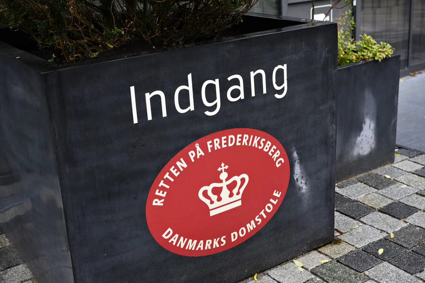 En mand er tiltalt for at have voldtaget tre kvinder - to af dem over en længere periode. Han erkender vold mod den ene af de to. Retten på Frederiksberg behandler sagen onsdag. (Arkivfoto).