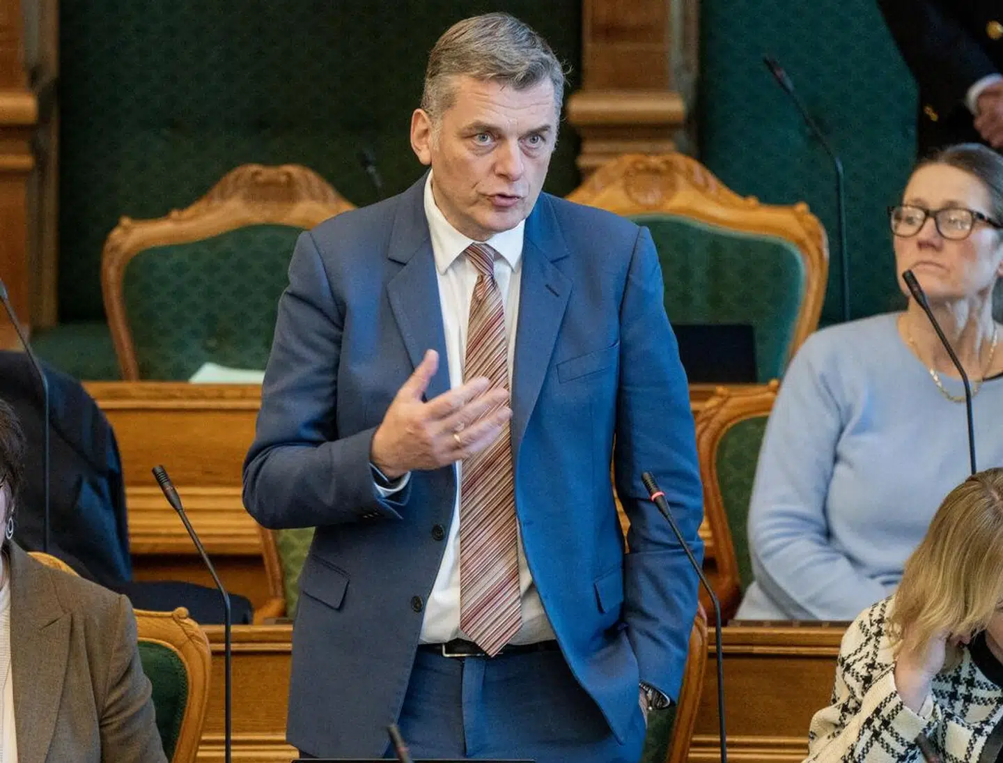 »Det må være vigtigere at bruge pengene på at ansætte nogle sygeplejersker eller politibetjente frem for at bruge dem på administrative medarbejdere i Skat, der skal sidde og lave arkæologisk arbejde,« siger Venstres skatteordfører, Jan E. Jørgensen.