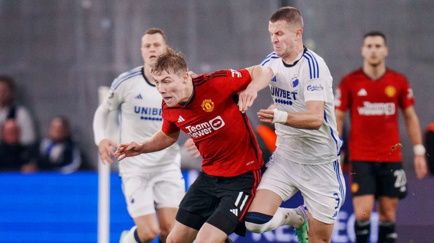 Vavro forsøgte at holde stand mod Højlund.