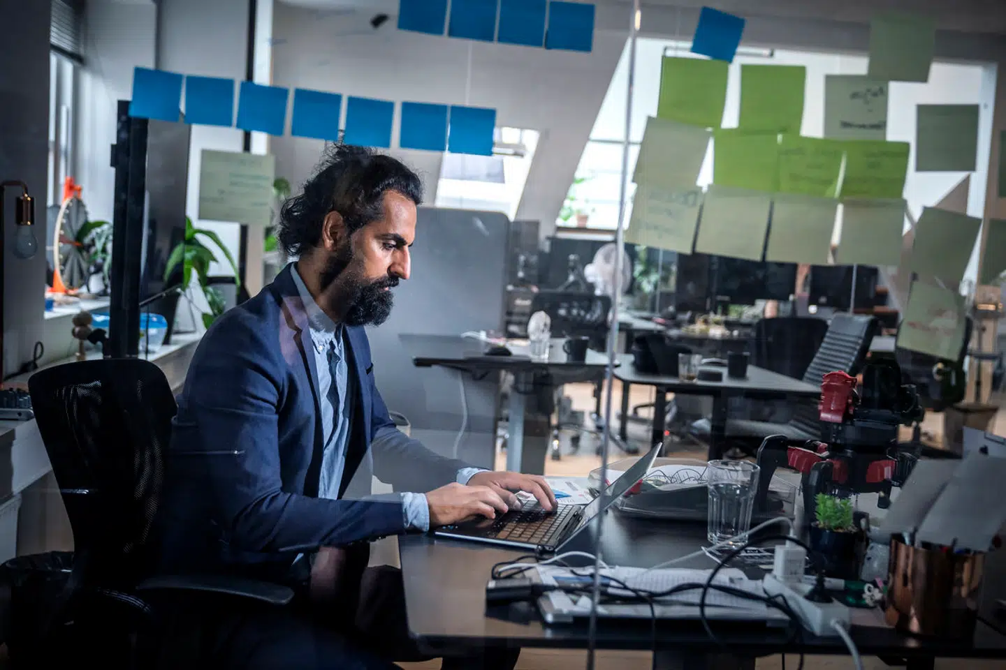 Armin Kavousi trækker sig nu som direktør og bestyrelsesmedlem i selskabet MeeW, som han stiftede i 2017.