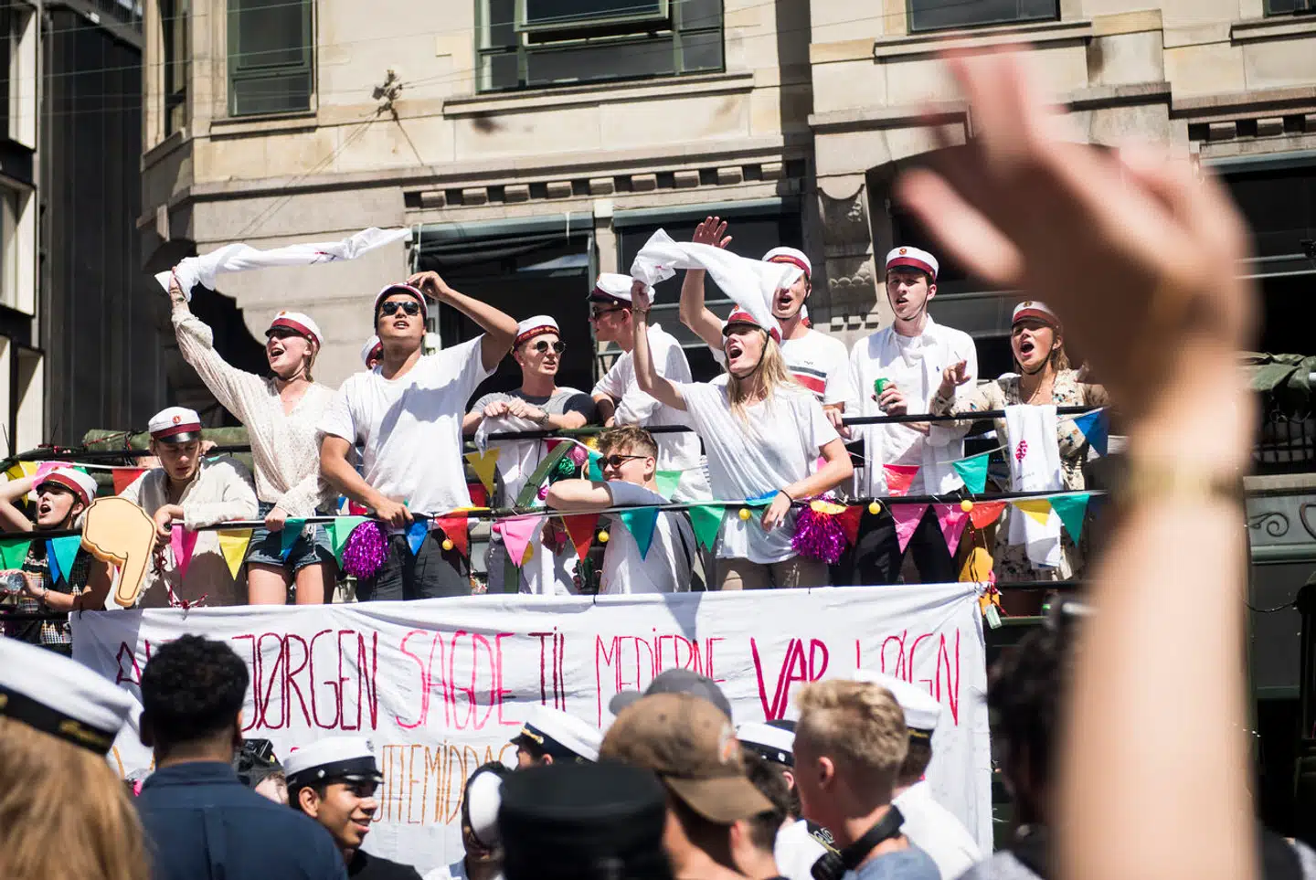 Gymnasierektor svarer på kritikken fra sin tidligere gymnasielærer, Anne Charlotte Sørensen, der beretter om et fagligt kollaps på gymnasiet.