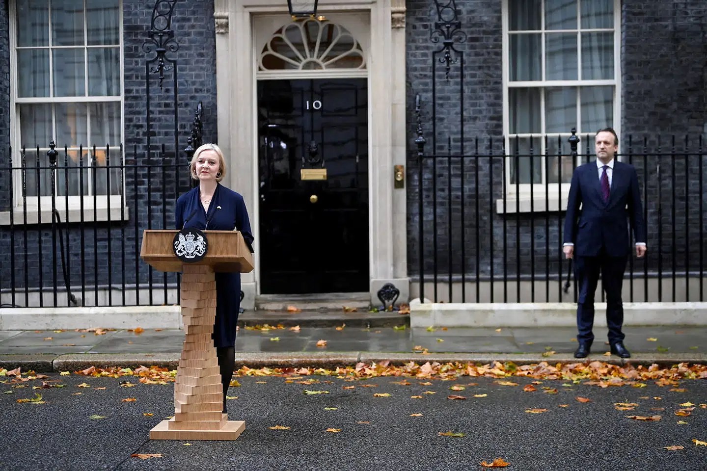 Den britiske premierminister Liz Truss meddelte torsdag sin afgang foran premierministerboligen på Downing Street nr. 10.
