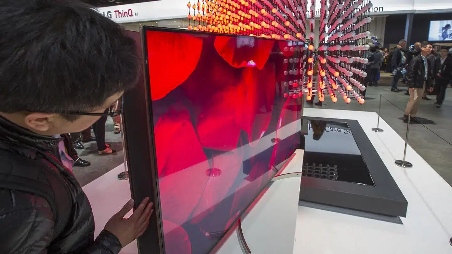 Der er solgt betydeligt færre fladskærmsfjernsyn herhjemme i år, og generelt holdes der lidt igen på indkøbsmængderne. I stedet vælger mange at købe et lidt dyrere produkt, når de første står til udskiftning.