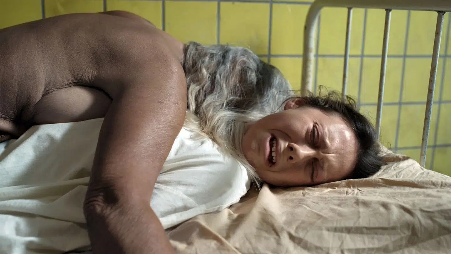 De spillede sekvenser giver naturligvis mulighed for at illustrere patienternes uhyggelige hallucinationer.