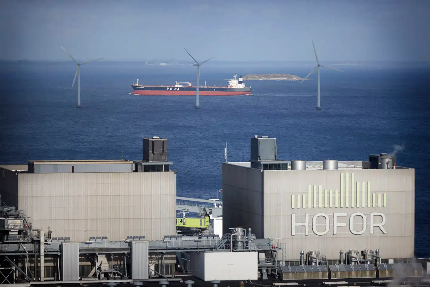 Inflation er en økonomisk tilstand, hvor den generelle prisniveaustigning fører til en gradvis værdiforringelse af penge, hvilket resulterer i, at forbrugerne skal betale mere for varer og tjenester over tid.