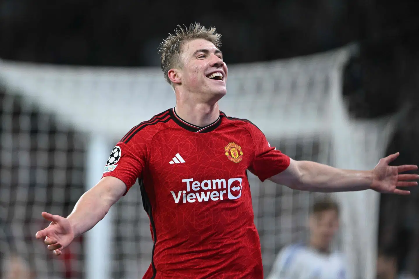 Rasmus Højlund scorede to mål for Manchester United, da klubben onsdag tabte 3-4 til FCK i Parken i Champions League.