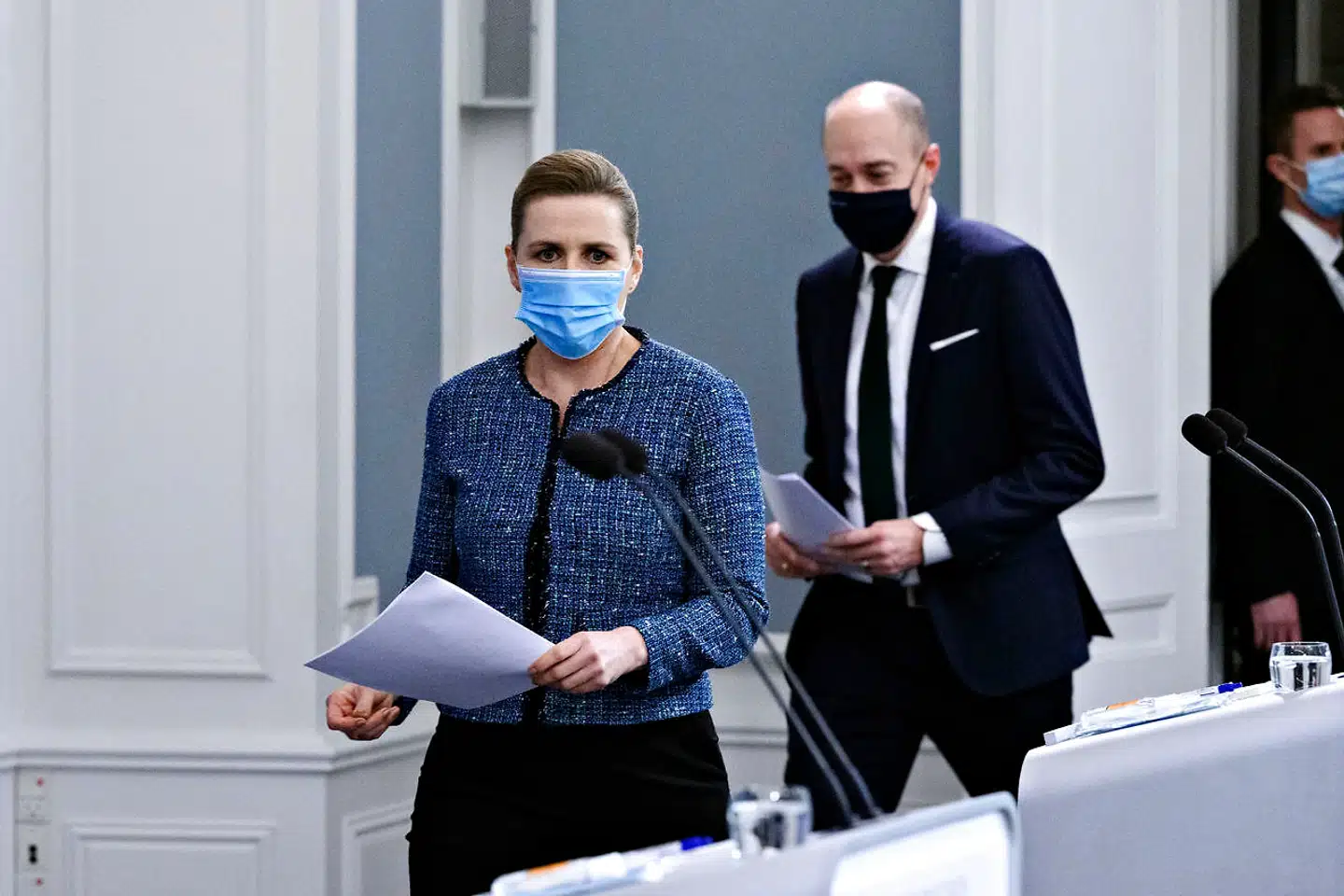 Statsminister Mette Frederiksen (S) og sundhedsminister Magnus Heunicke (S) har besluttet at forlænge den nuværende nedlukning resten af vinteren. Men de berørte virksomheder har fortsat ingen garanti for erstatning i loven. En ekspertgruppe skal forholde sig til erstatningsspørgsmålet, men skal først aflevere sine anbefalinger, når coronaepidemien forventes at være overstået. Foto: Philip Davali/Ritzau Scanpix