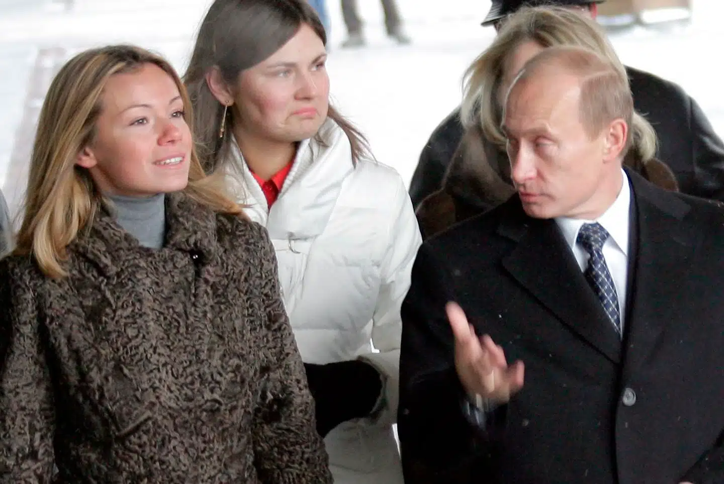 Her ses præsident Putin med sin ældste datter, Maria, i 2007. På det tidspunkt havde hun muligvis en fireårig lillesøster, som hun ikke kendte til.