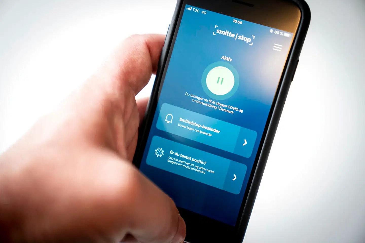 Hundredtusindvis af borgere har downloadet statens smitteopsporingsapp. Men en artikel i Information har sået tvivl om, hvorvidt den er lige så sikker, som myndighederne påstår.