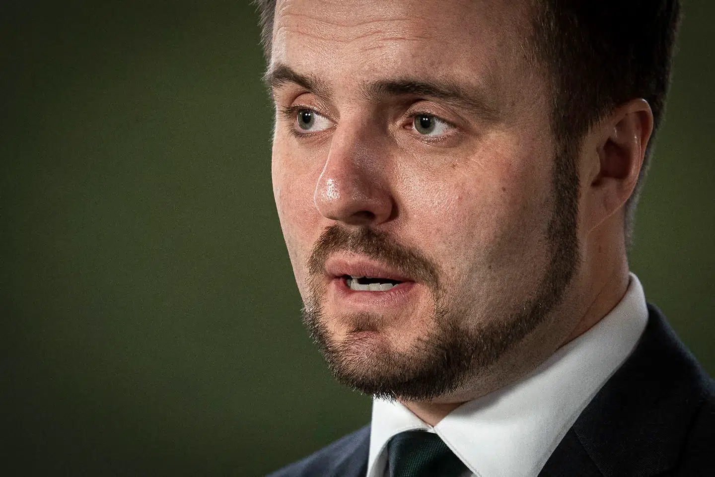 Erhvervsminister Simon Kollerup er regeringens klare topscorer, når det gælder rejser med fly.