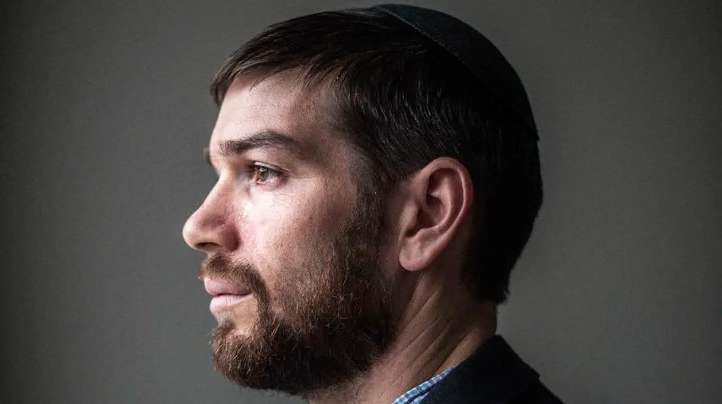 Jair Melchior er overrabbiner i Det Jødiske Samfund i Danmark. Han håber på, at hans opråb får overfaldsmanden til at række ud til ham.