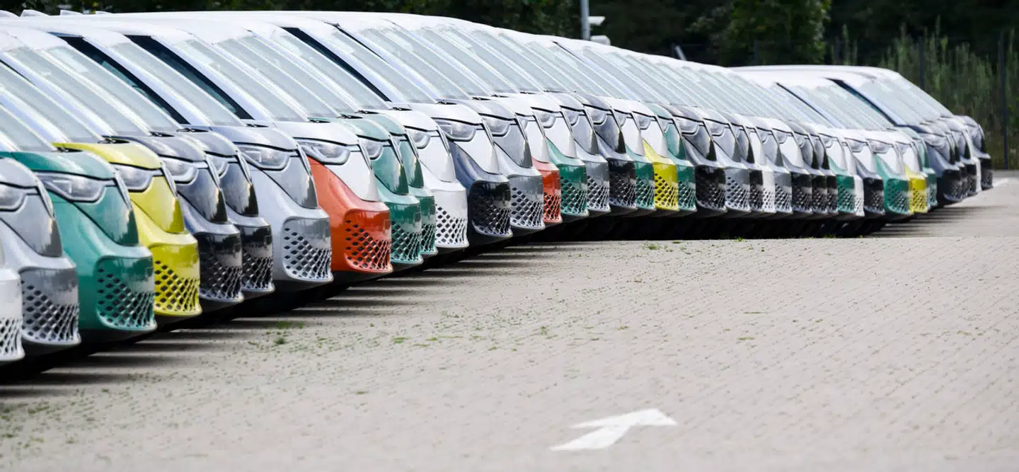 Produktionen af elbiler er endelig kommet op i gear hos de store, gamle bilproducenter. Men nu begynder væksten i elbilsalget at tage af, så nu må producenterne finde rabatterne frem for at holde salget oppe.