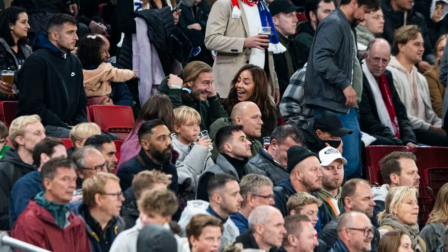 Parret er spottet sammen flere gange. Her i Parken til fodboldkamp.