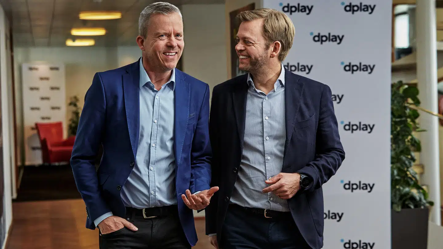 165.000 TV-kunder hos Boxer fik fra maj fri adgang til Discoverys streamingtjeneste Dplay, hvis direktør Christian Kemp (til venstre) her ses sammen med Boxers administrerende direktør Ulf Lund. Nu går Boxer i gang med at sælge internetforbindelser og har Dplay samt TV 2 Play og Viaplay med i pakken. Arkivfoto: Krestine Havemann, Discovery Networks Danmark