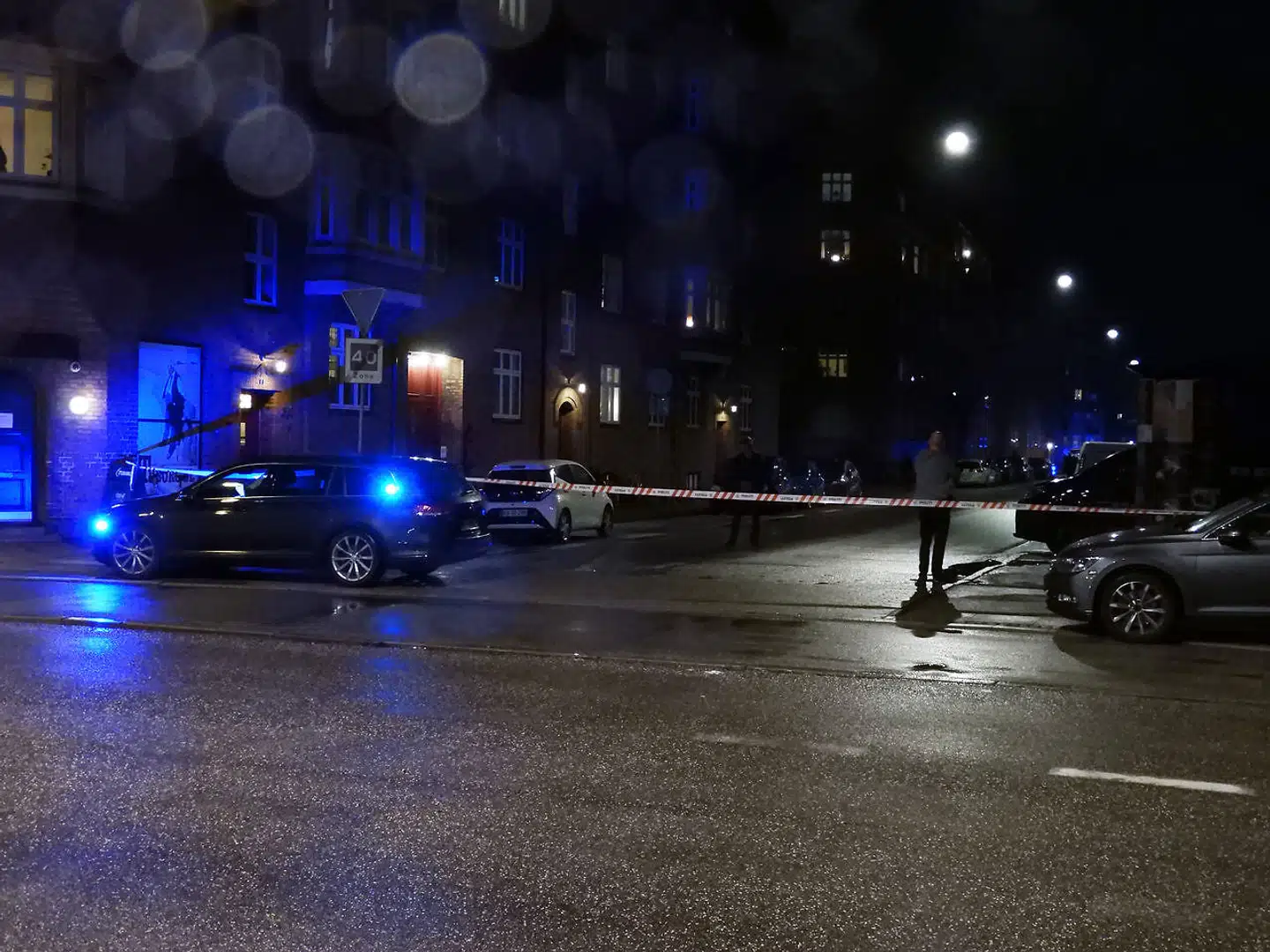 »Ingen skal være nervøs for at færdes i gaderne,« lyder det fra Rigspolitiet efter mystisk SMS, der advarer om det modsatte. Arkivfoto fra Brydes Allé i København, som politiet afspærrede 10. september 2019.