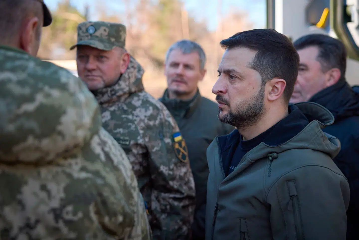 Præsident Volodymyr Zelenskyj har blankt afvist, at Ukraine stod bag Nord Stream-sprængninger. Nu tyder nye oplysninger på, at Zelenskyj bevidst er blevet holdt i uvidenhed af forsvarschef Valerij Zaluzjnyj (nr. to fra venstre).