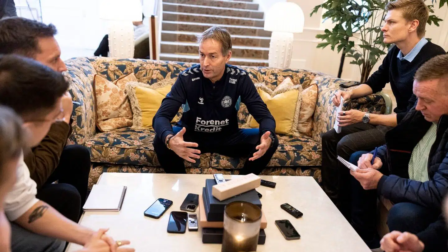 Kasper Hjulmand besvarer pressens spørgsmål mandag 13. november i Helsingør.