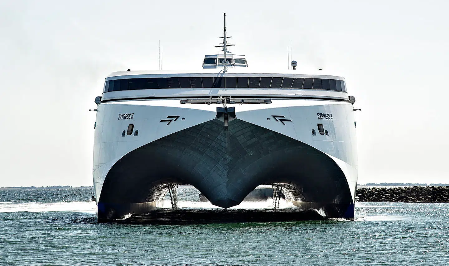 I Sverige faldt indenrigsflyvningen i juli med 11 procent. Faldet tilskrives øget miljøbevidsthed, men faktisk er hurtigfærger mere miljøbelastende end fly.