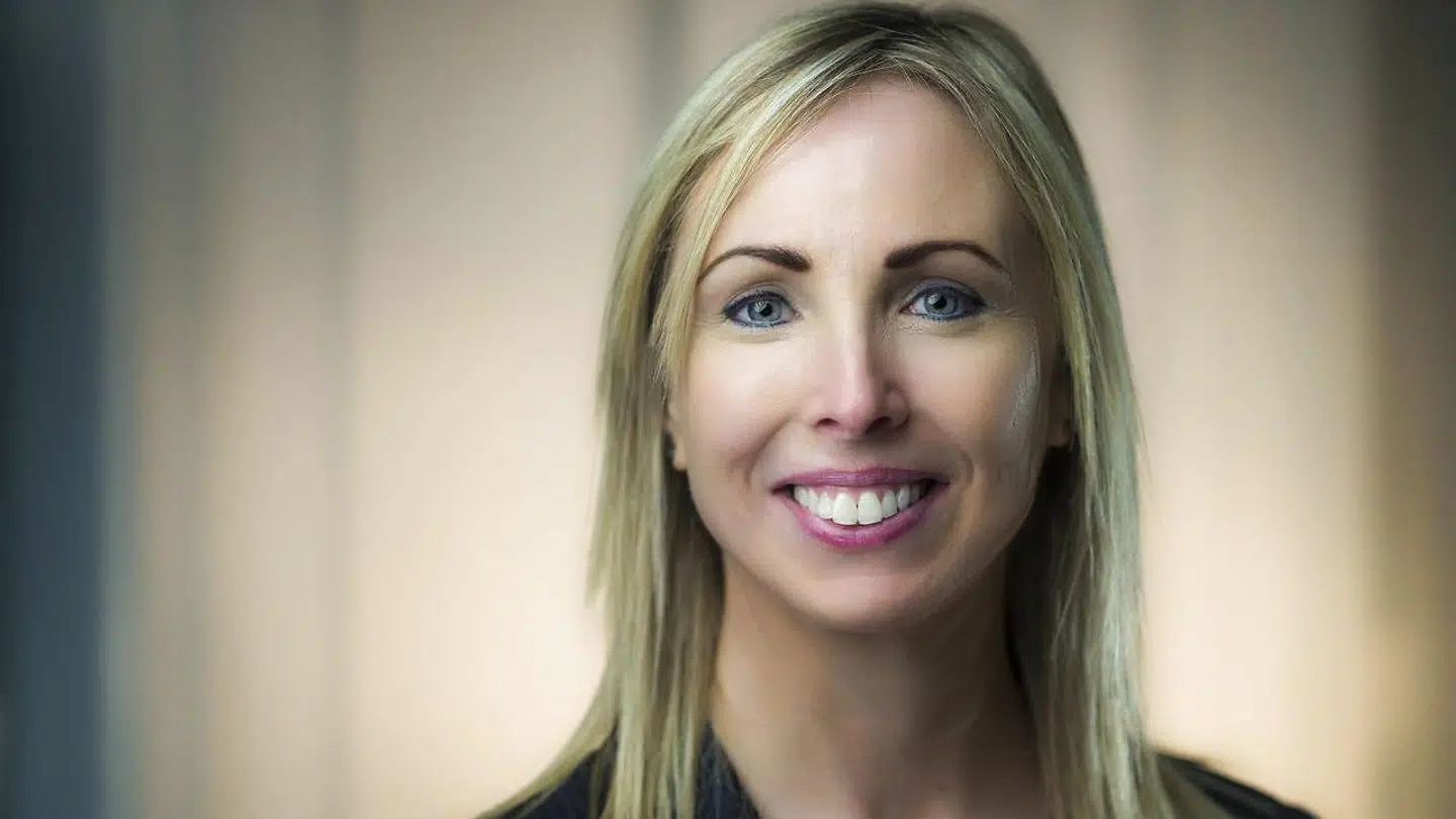 Tag ikke fejl af smilet. Helen Dixon er som direktør for det irske datatilsyn den første anstødssten, som teknologigiganterne møder, når de lander i Irland.