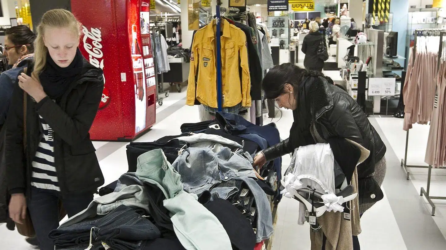 De danske forbrugere kan glæde sig over, at Danmark er det land i EU, der har den tredjelaveste inflation. I EU er det kun Grækenland og Cypern, som har en lavere inflation end Danmark. Det giver blandt andet lavere tøjpiser.