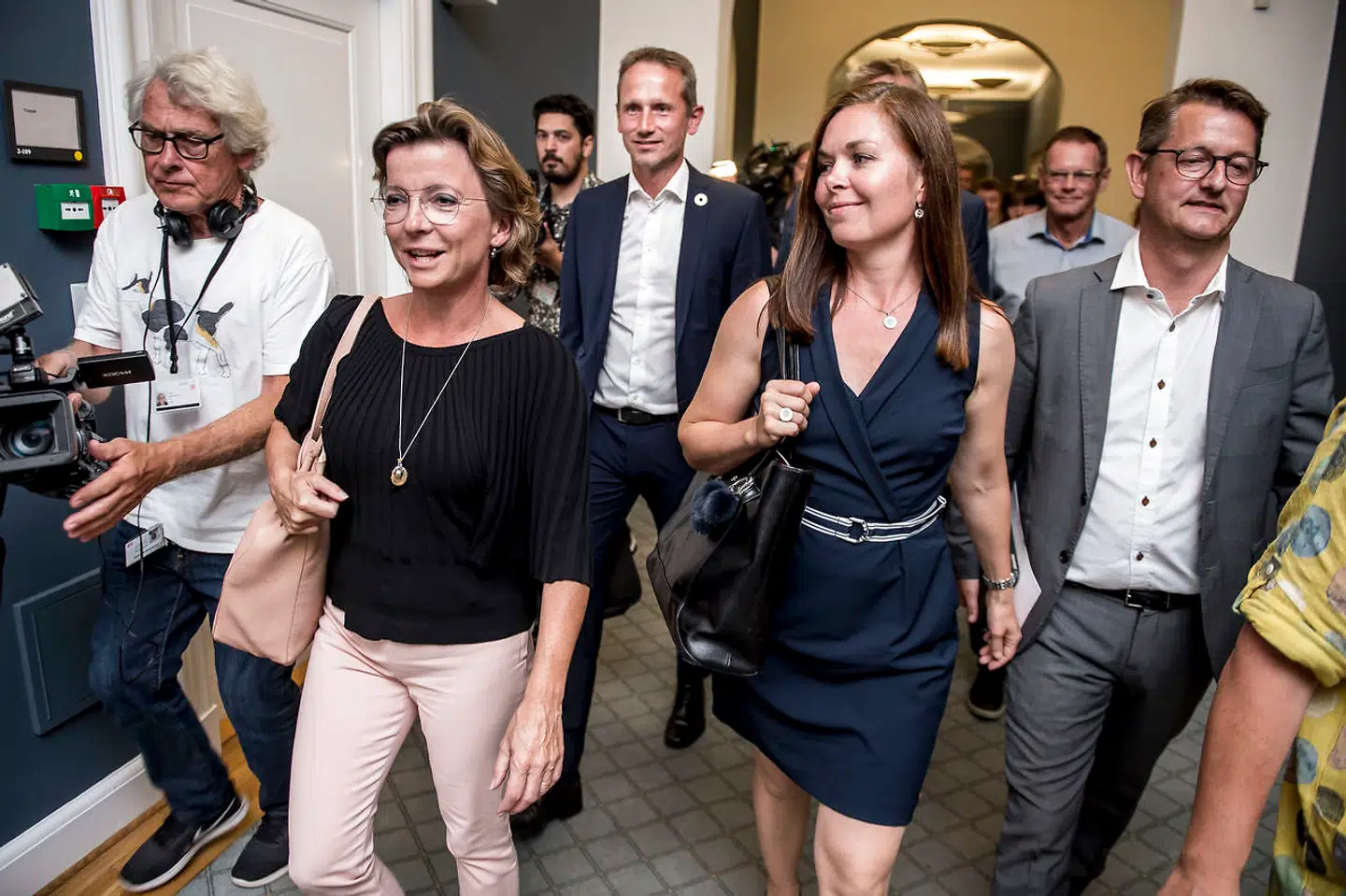 Karen Ellemann, Kristian Jensen, Louise Schack Elholm og Torsten Schack Pedersen på vej til Venstres gruppemøde på Christiansborg i København få dage før det dramatiske sommergruppemøde på Kragerup Gods.