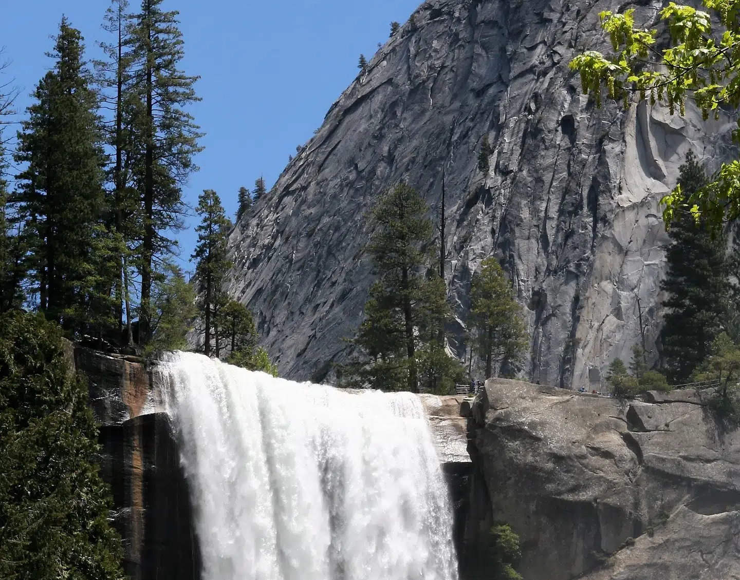 Om foråret er der stort tryk på smeltevandet fra Sierra Nevada-bjergene.