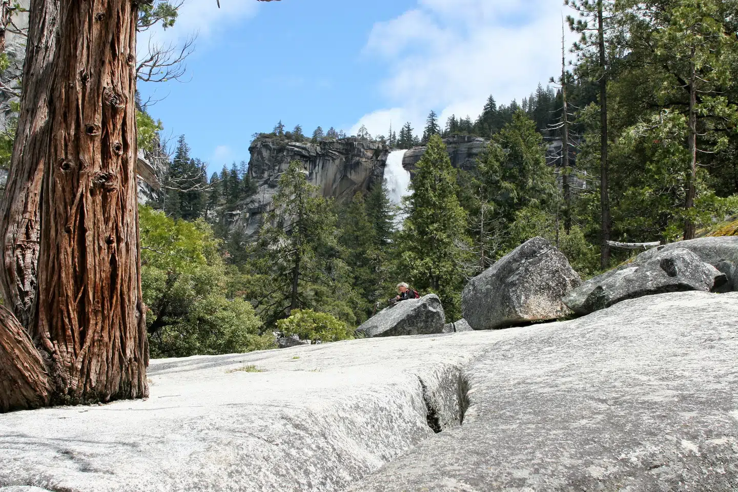 De flade granitklipper er gode at gå på.