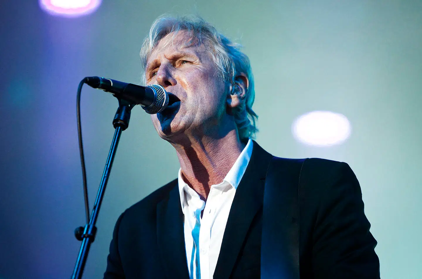 Steffen Brandt var i topform og virkede som en mand, der kunne løbe en maraton på scenen, da TV-2 spillede på Smukfest torsdag nat.