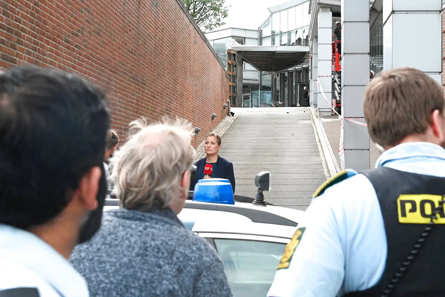 Skattestyrelsens bygning på Østerbro i København blev tirsdag aften kl. 22.16 ramt af en kraftig eksplosion. Skaderne er så voldsomme, at der kun kan være tale om et sprængstof af samme type, som anvendes i Forsvaret.