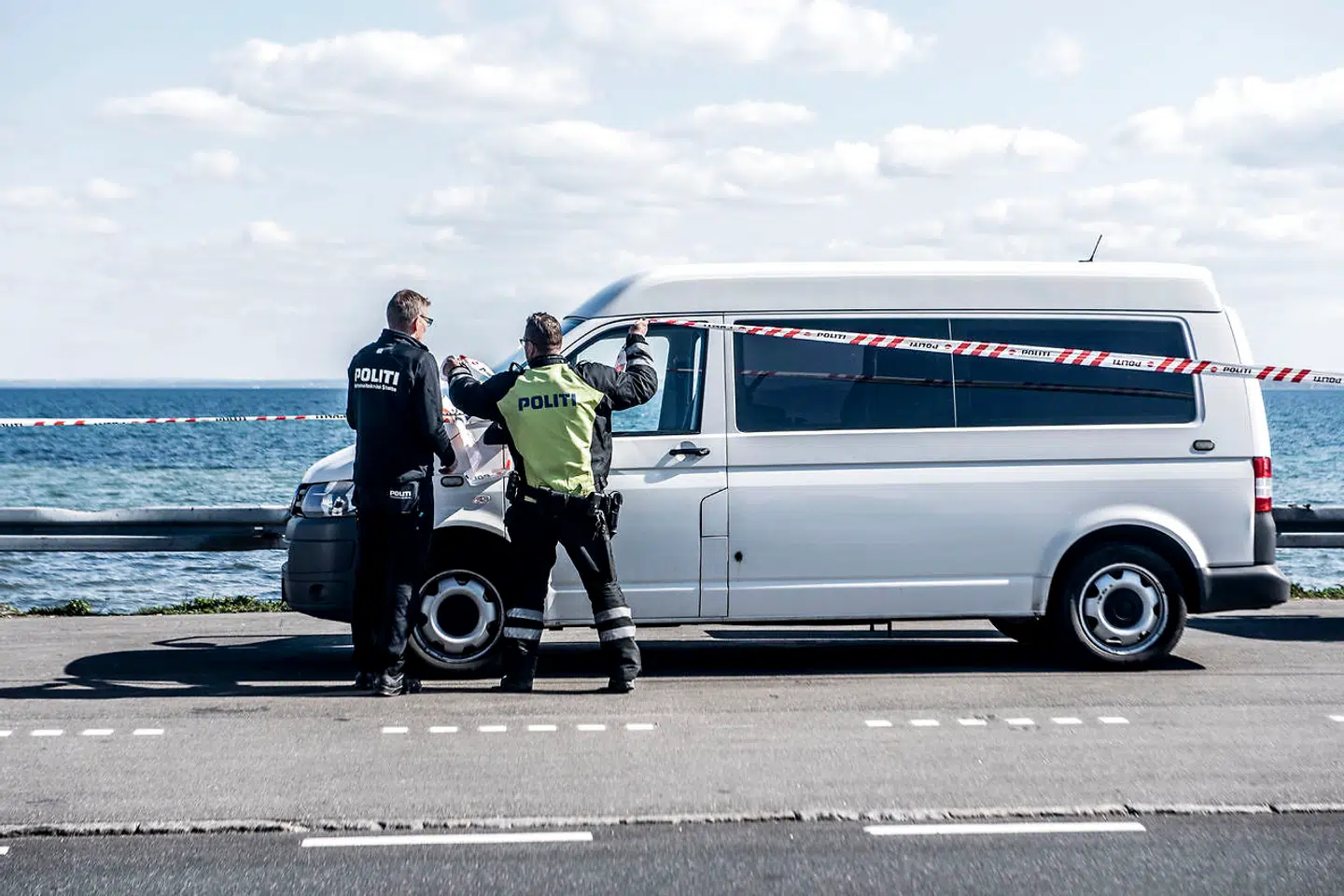 En blev dræbt, og fire andre blev såret under et voldeligt sammenstød mellem to grupper nær Rungsted Havn i april. Fire måneder efter efterlyses to unge vidner. (Arkivfoto) - Foto: Celina Dahl/Ritzau Scanpix