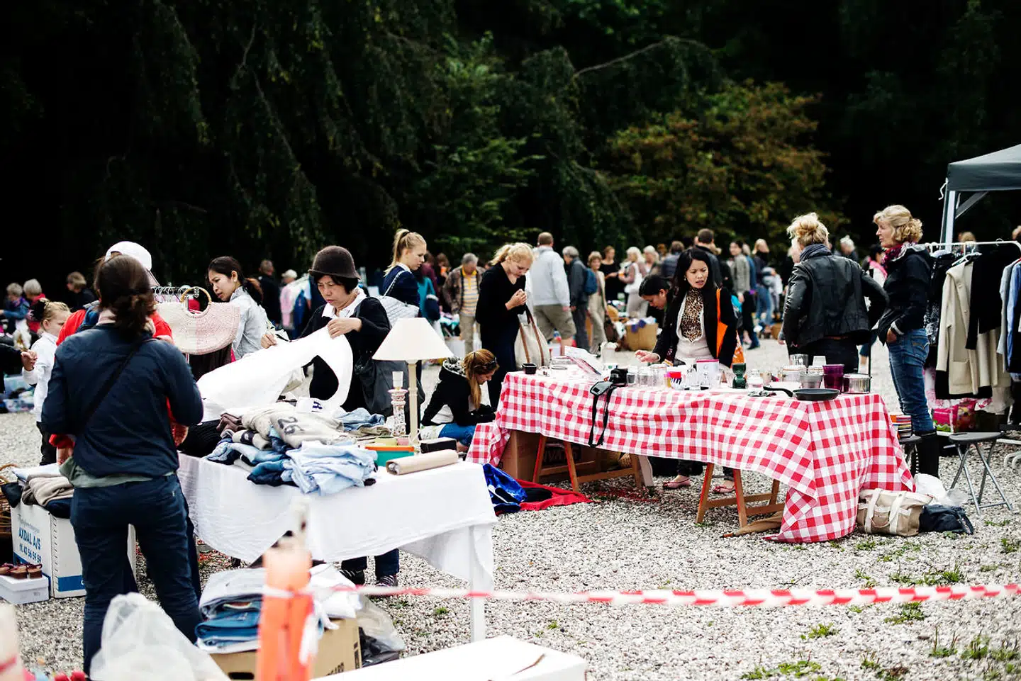 Søndags loppemarked i Charlottenlund.