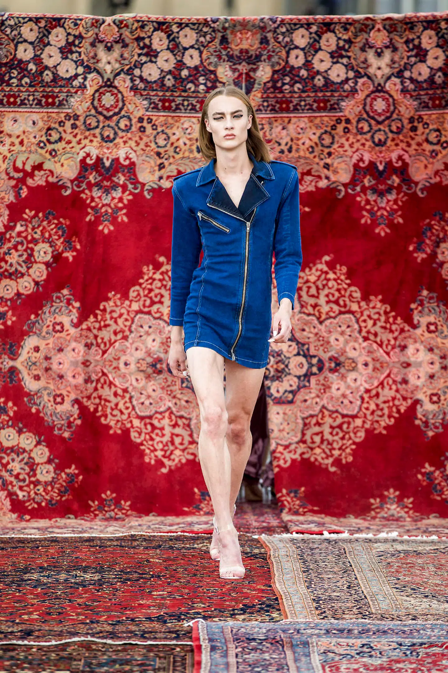 Vincent Beier i en denim cocktailkjole. MUF10 show under Copenhagen Fashion Week på Søpavillonen tirsdag den 6. august 2019.