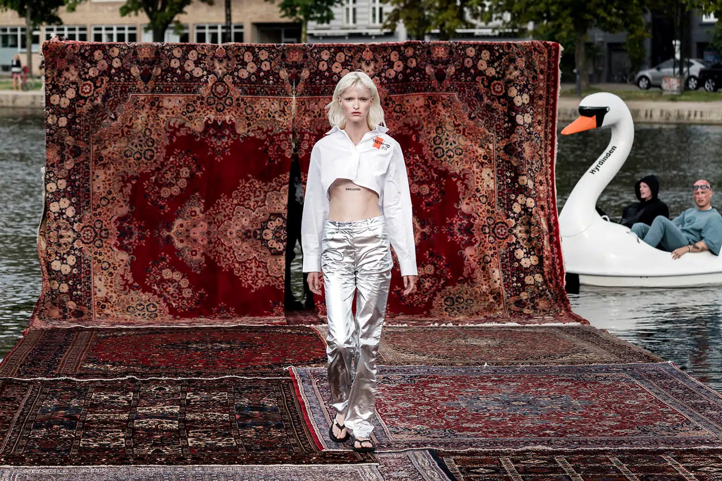 MUF10. Modeuge. Model med »Kærlighed« tatovering.