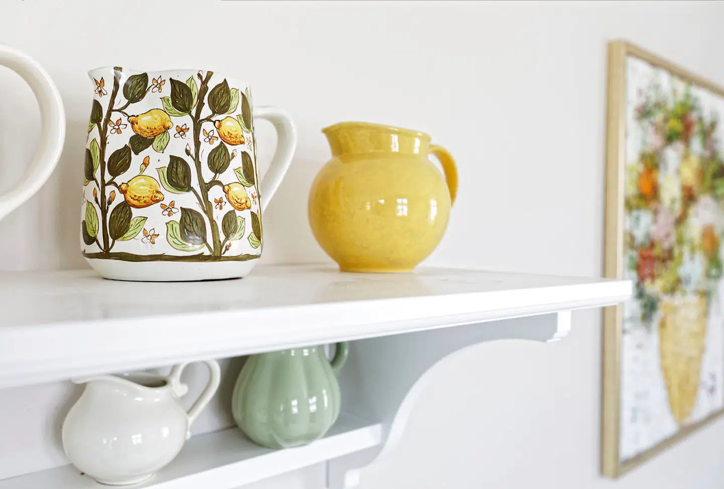 Kulørte kander samlet gennem tiden.