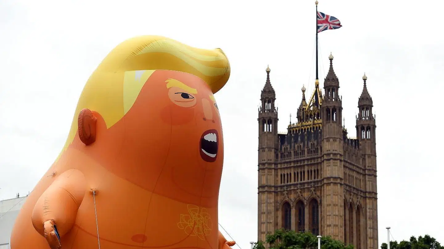 »Skaberne af Baby Trump har holdt det enkelt, fordi de ikke behøver at gøre meget. Trump kommer som en færdigpakke, der kan grines af,« lyder det i en anmeldelse af »Trump Baby« i The Guardian.